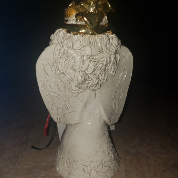 Hand painted porcelain angel by the artist Mary Belle Cordell - Picture 2 of 4